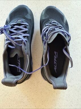 Altra Gray Running Shoes with Purple Laces
